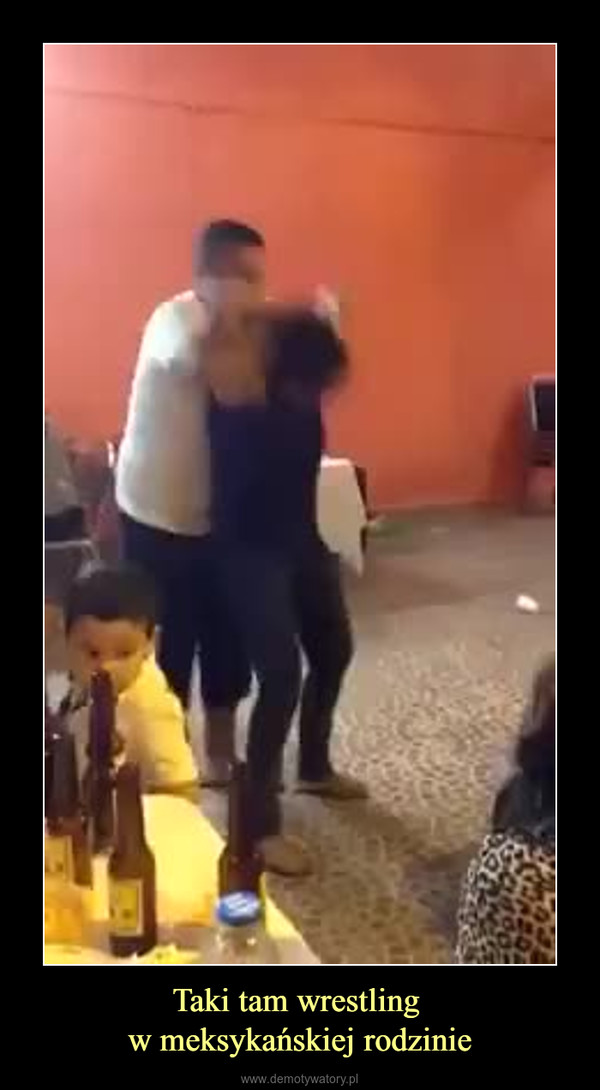 Taki tam wrestling w meksykańskiej rodzinie –  