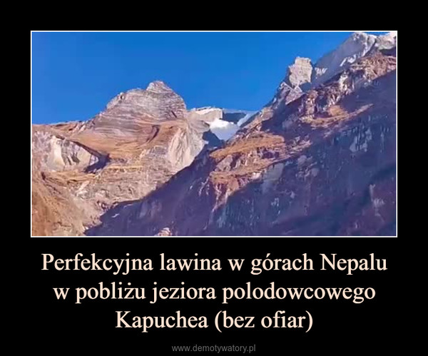 Perfekcyjna lawina w górach Nepaluw pobliżu jeziora polodowcowego Kapuchea (bez ofiar) –  