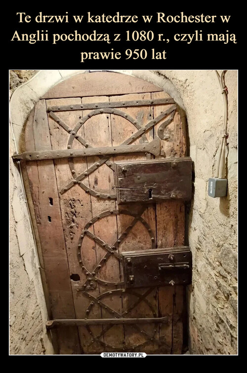 Te drzwi w katedrze w Rochester w Anglii pochodzą z 1080 r., czyli mają prawie 950 lat