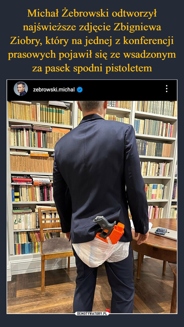 Michał Żebrowski odtworzył najświeższe zdjęcie Zbigniewa Ziobry, który na jednej z konferencji prasowych pojawił się ze wsadzonym za pasek spodni pistoletem